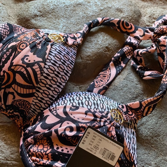 Victoria’s Secret bikini top 32B